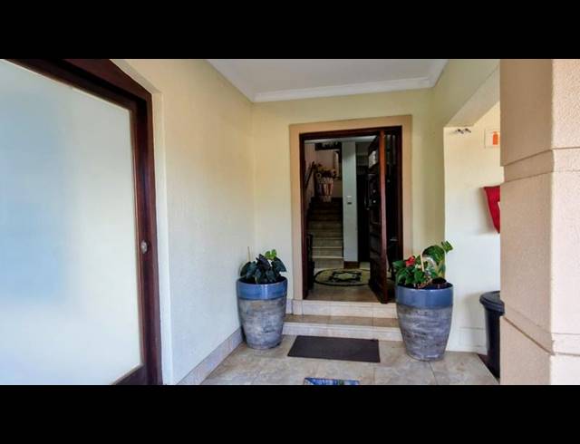 4 BEDROOM TOWNHOUSE FOR SALE IN MANABA BEACH